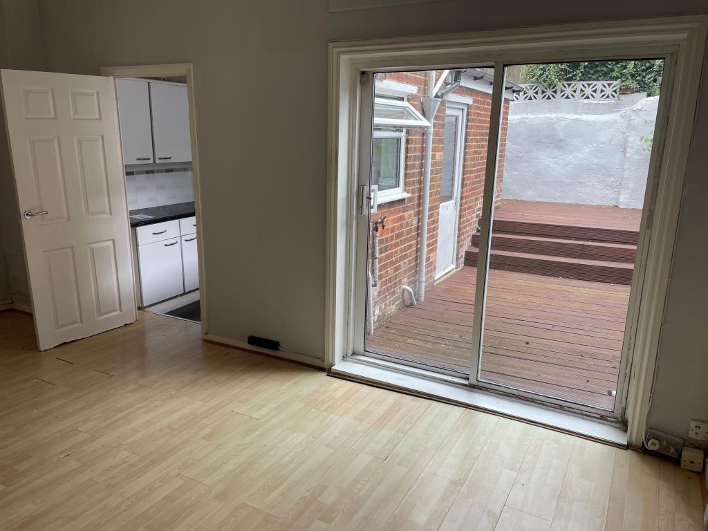 Lot: 142 - GROUND FLOOR FLAT WITH PATIO CLOSE CITY CENTRE - Living room with double glazed sliding doors to rear patio